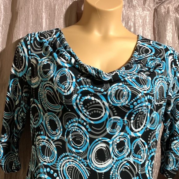 Maurices Top Blouse M Stretchy Black Blue Circles Polka Dots 3/4 Sleeve Pullover - Picture 4 of 16
